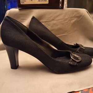 New Bandolino Elegant Black Heels with Buckle Sz 8